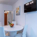 Apartment Laplace *