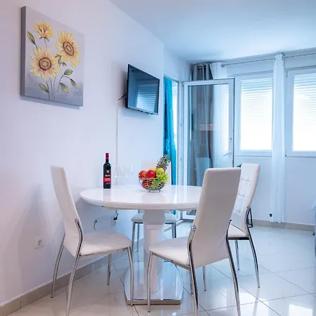 Apartment Laplace Split